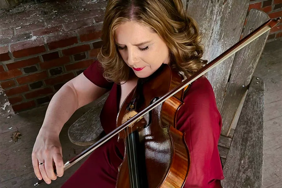 Elizabeth Reid playing her viola